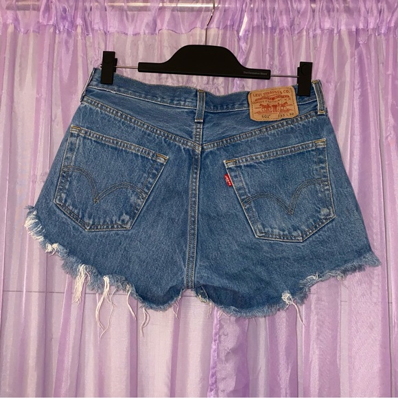 Vintage Levi’s Straight Fit 501 Denim Shorts - Picture 2 of 3